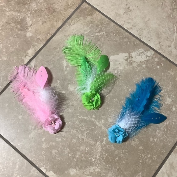 🍒 FEATHER HAIR PIECE FASCINATOR FLOWER BOHO BURLESQUE DANCER BLING PERFORMER - Picture 2 of 8